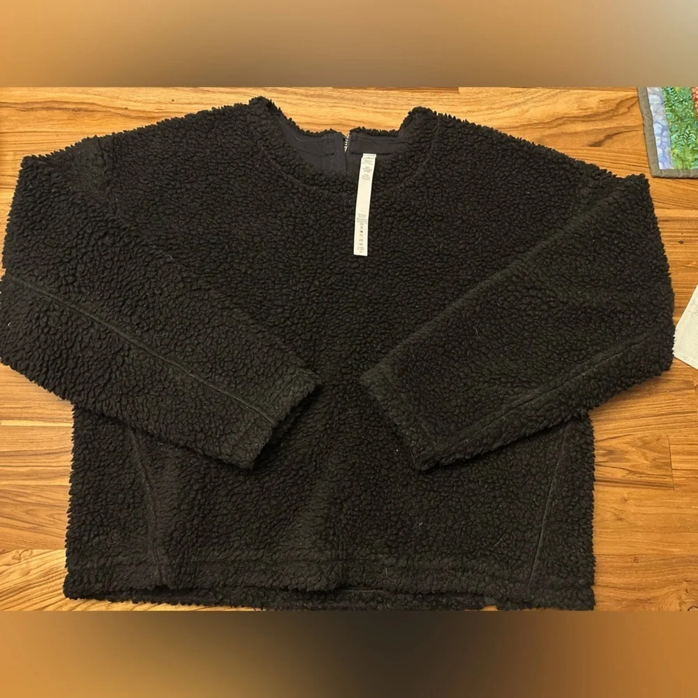 Lululemon Cozy Black Sherpa Pullover size 10